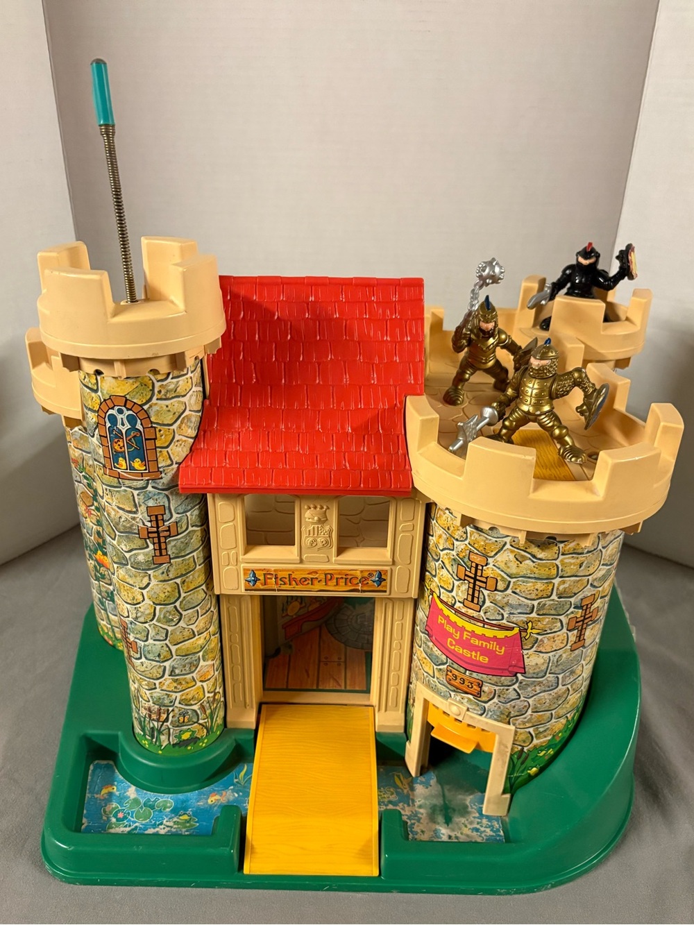 Fisher-Price Vintage Play Castle Playset with 3 Knight Action Figures